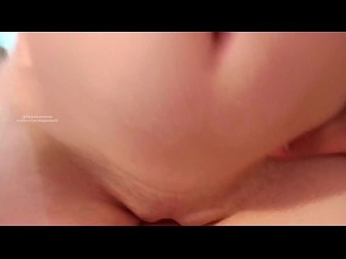 ❤️ میری بہن کے کمرے میں سو رہی تھی اور اسی طرح میں جاگ گئی۔ پر ur.verhentai.ru ️❤