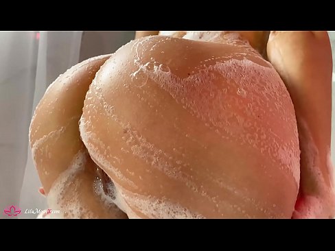 ❤️ Brunette شاور میں شدید orgasm کے لئے وائبریٹر کے ساتھ بلی میں مشت زنی کرتی ہے۔ پر ur.verhentai.ru ️❤